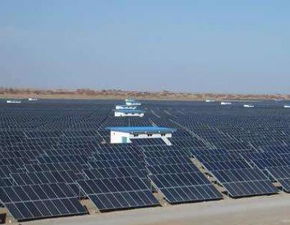 戈壁綻放藍金 中企承建阿根廷最大光伏電站隆冬實現全容量并網輸變電工程